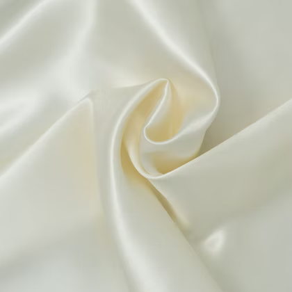 Close-up of smooth, white fabric with a subtle sheen - Avorio | Silk Duvet Cover Set.