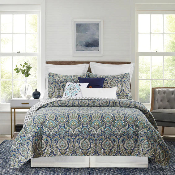 Ada Navy Quilt Set