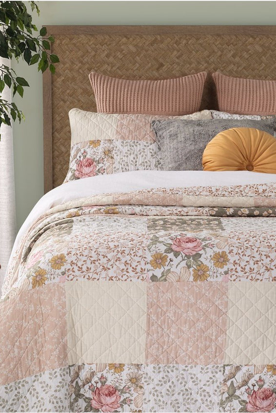 AGATHA BOHEMIAN ROMANTIC QUILT