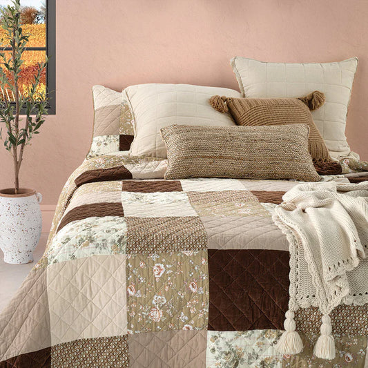Pomegranate Patchwork Quilt Set